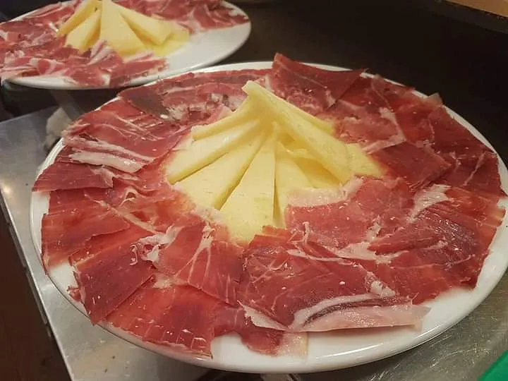 Grupo Las Estrellas De Junciel tapa jamon queso